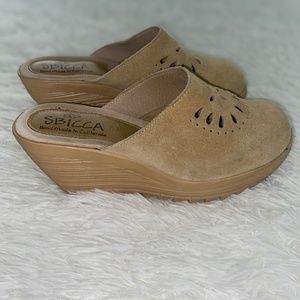 Sbicca Boho tan suede handmade in California clogs 3" wedge